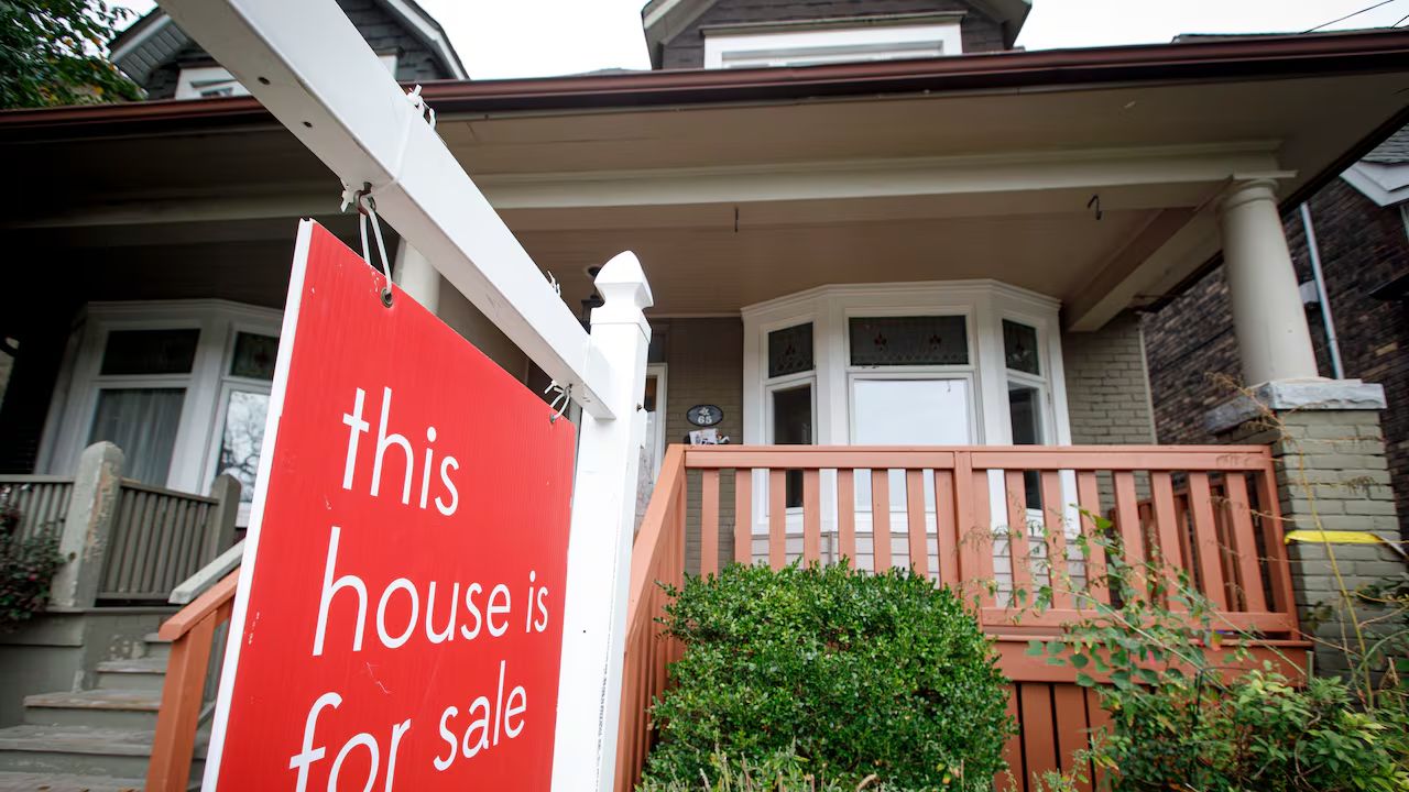 Ontario real estate regulations to offer alternative to blind bidding | CBC News