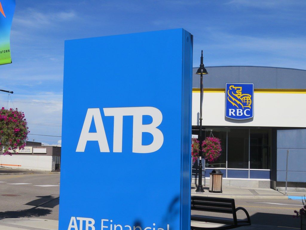 Innisfail AB, Downtown 5 | Alberta Treasury Branch and Roya… | Flickr