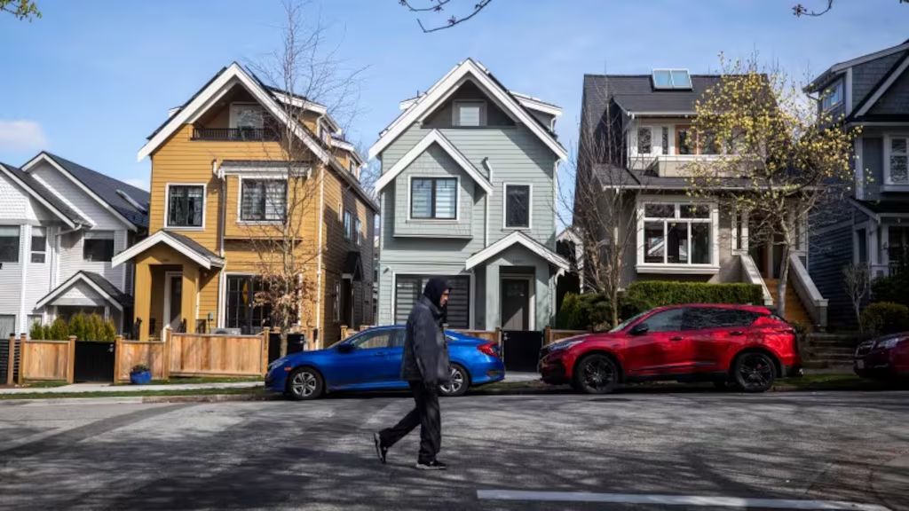 Home sales and prices edging up as housing market 'could get interesting,'  reports say | Radio-Canada.ca