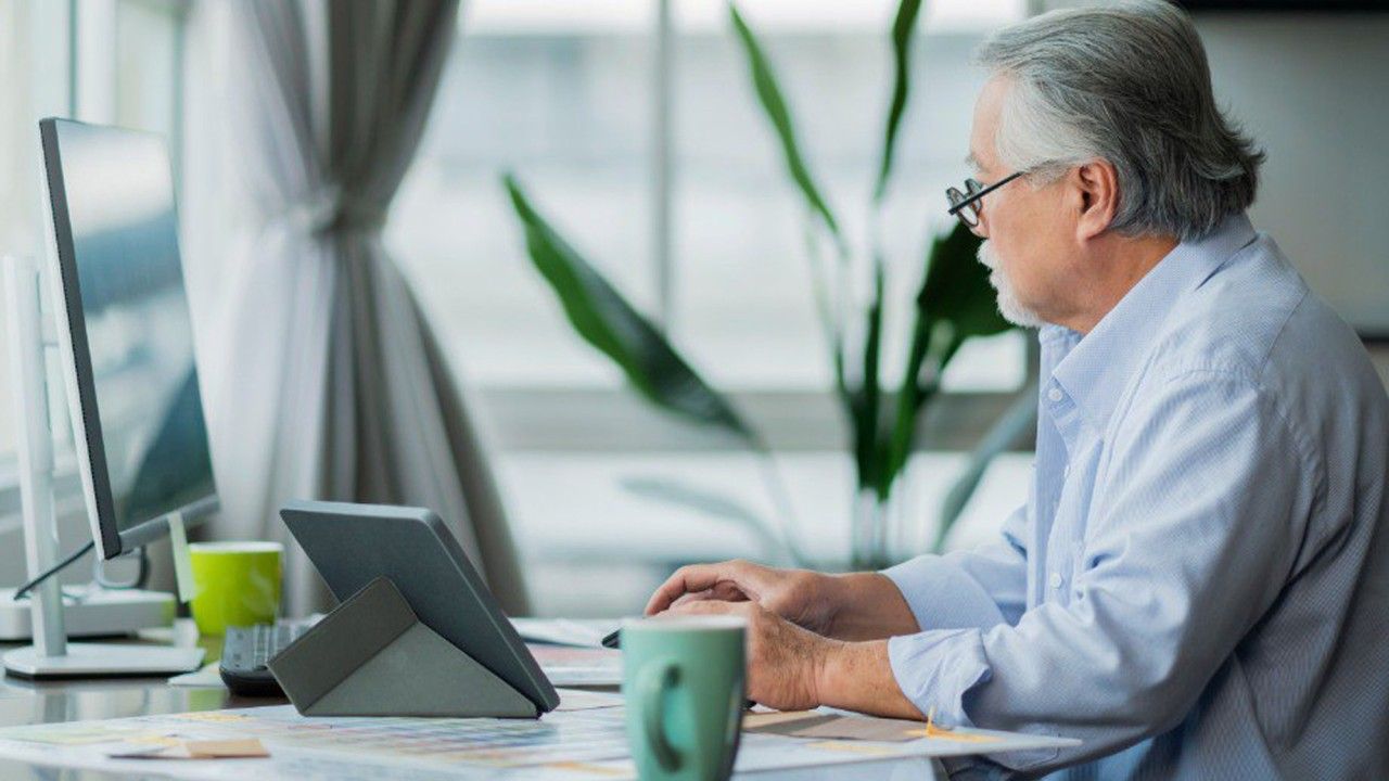 Employment by choice and necessity among Canadian-born and immigrant seniors