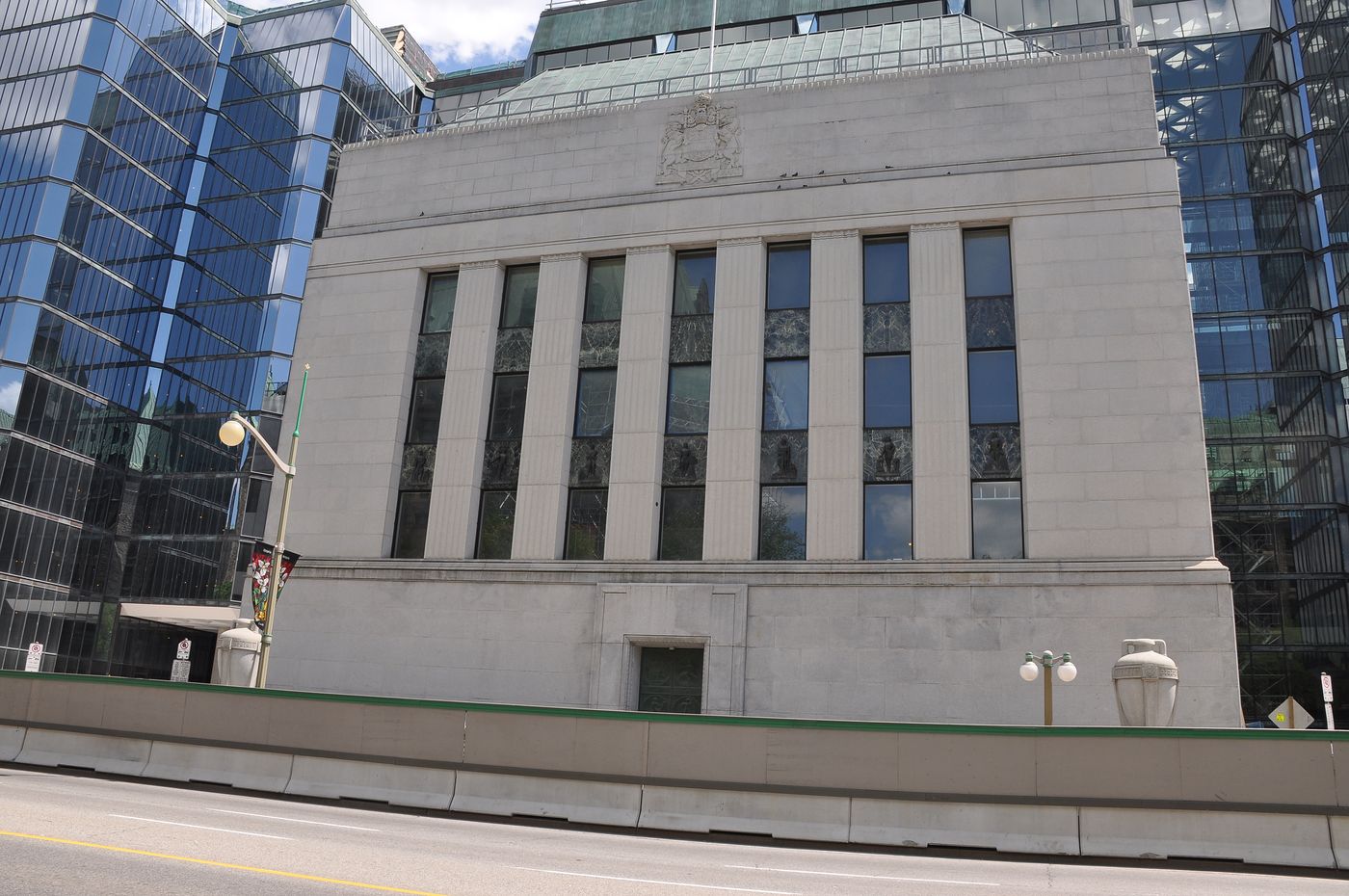 File:Bank of Canada building (20564038590).jpg, Wikimedia Commons