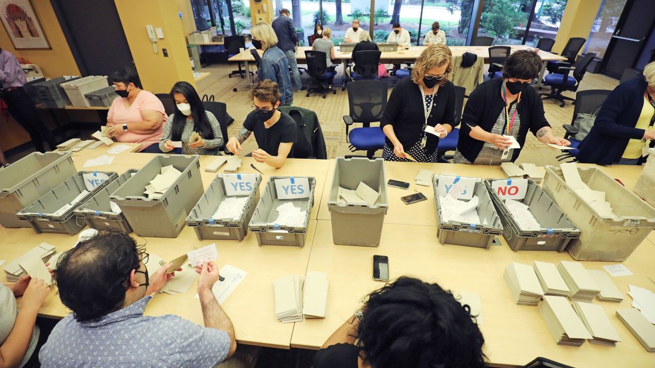 Over 33,000 British Columbia government workers vote for strike action, as  contracts for 400,000 public sector workers expire, World Social