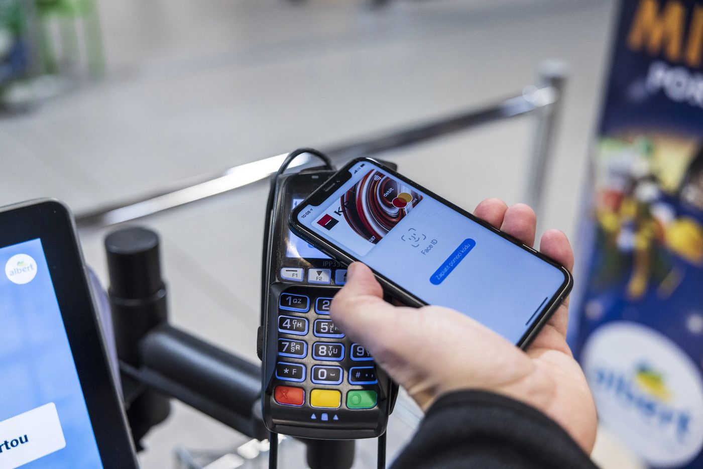Mobile payments are growing in Canada. Here's how to keep your digital  wallet safe, National | Globalnews.ca