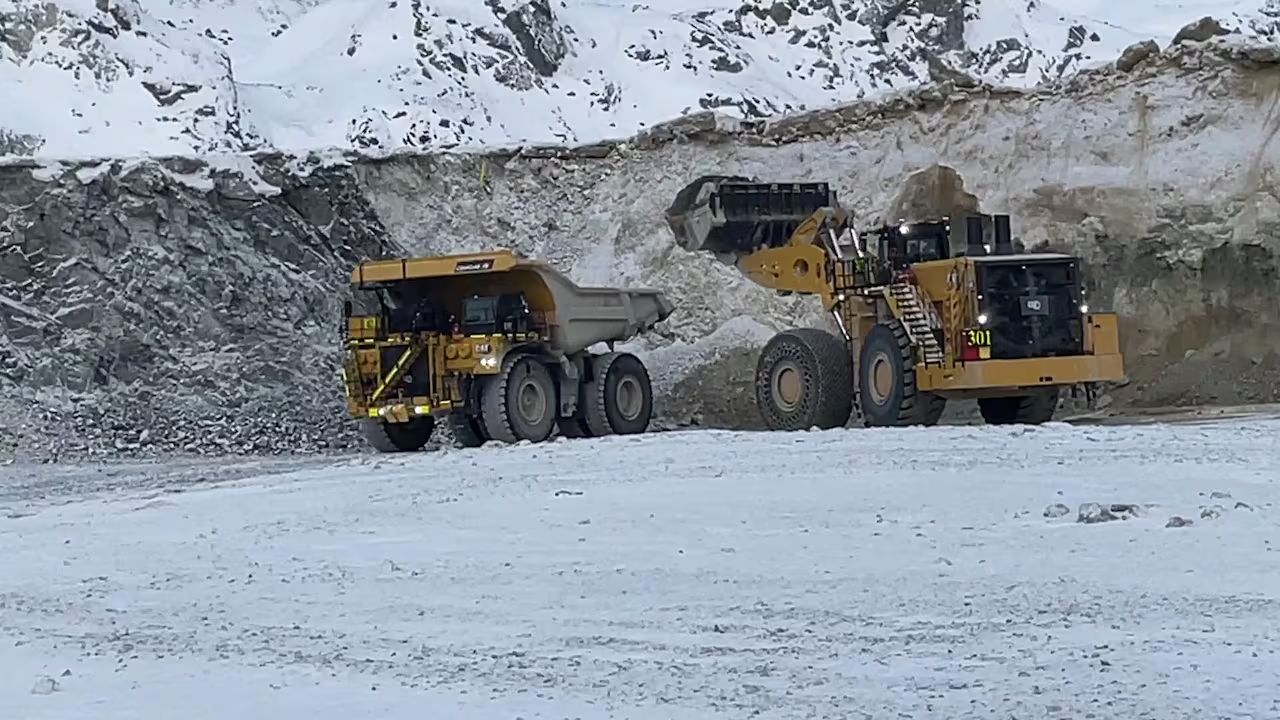 At this open-pit gold mine in northeastern Ontario, the trucks drive themselves | CBC News