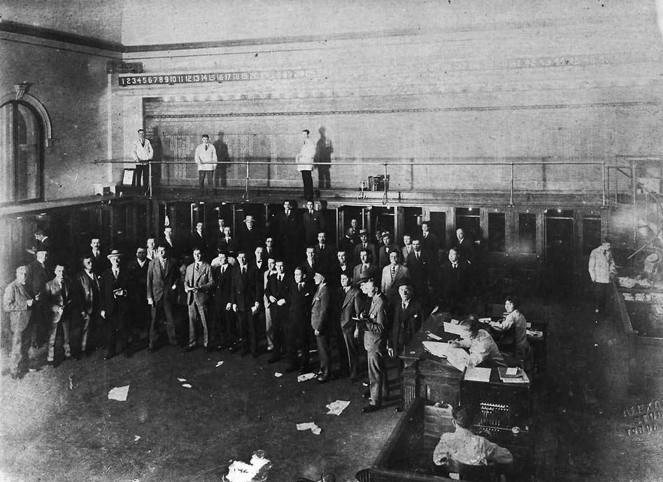 File:Floor of the Toronto Stock Exchange.jpg, Wikimedia Commons