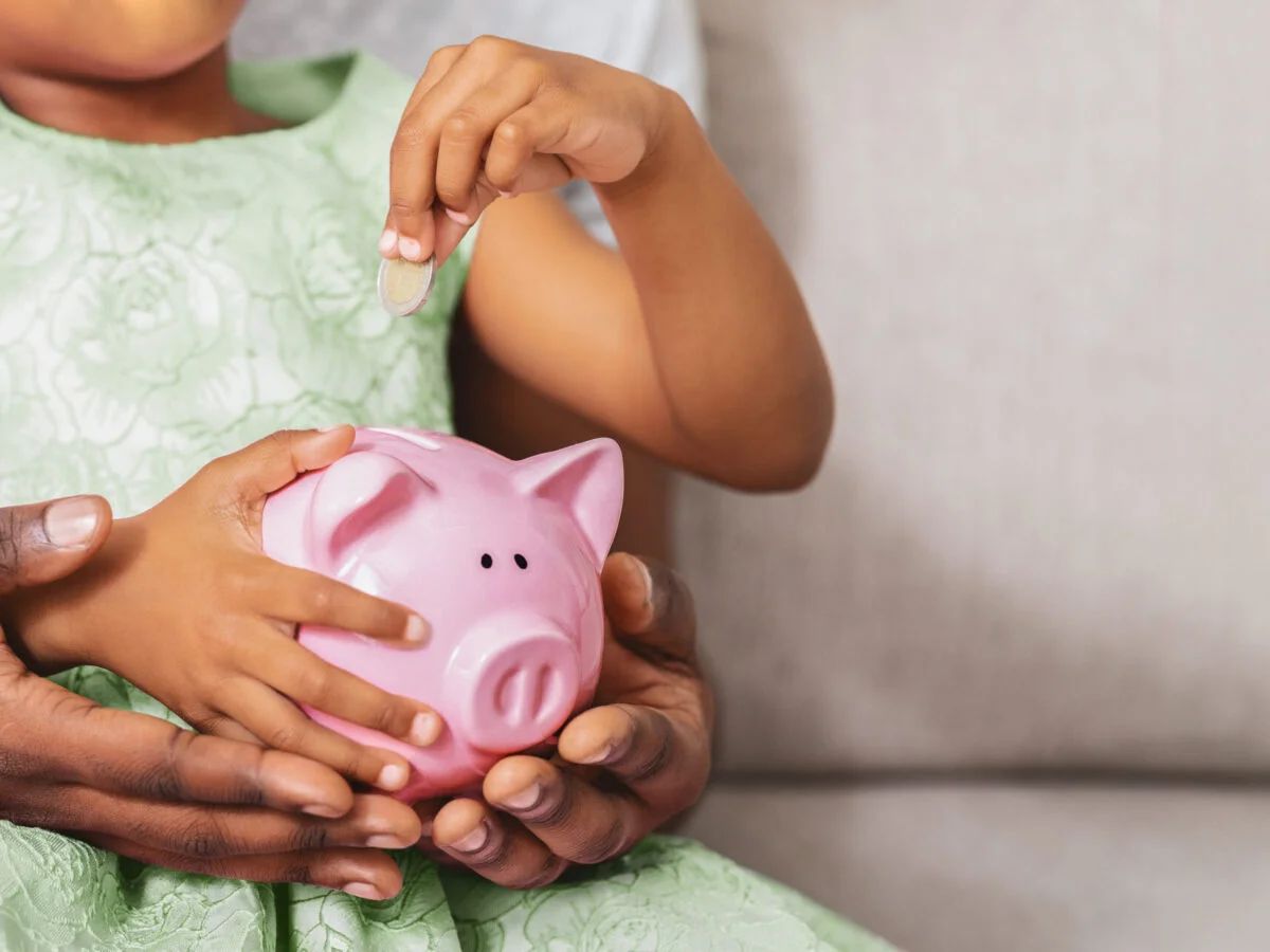 From Piggy Banks to Portfolios: Teaching Your Children About Money | Modera  Wealth Management