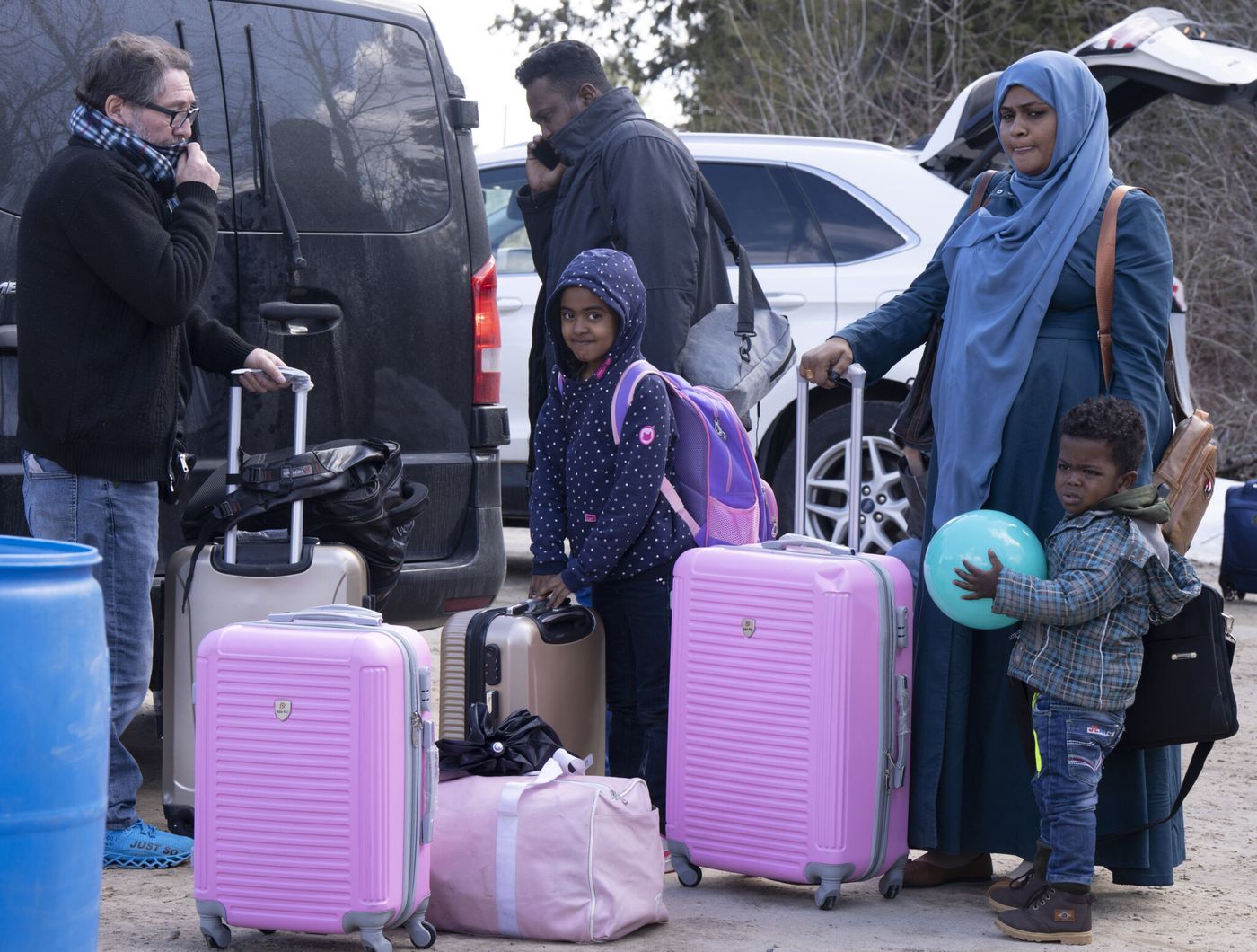 Immigration experts say Trump's 'mass deportations' pledge could cause  surge in illegal border crossings into Canada if he wins back the Wh