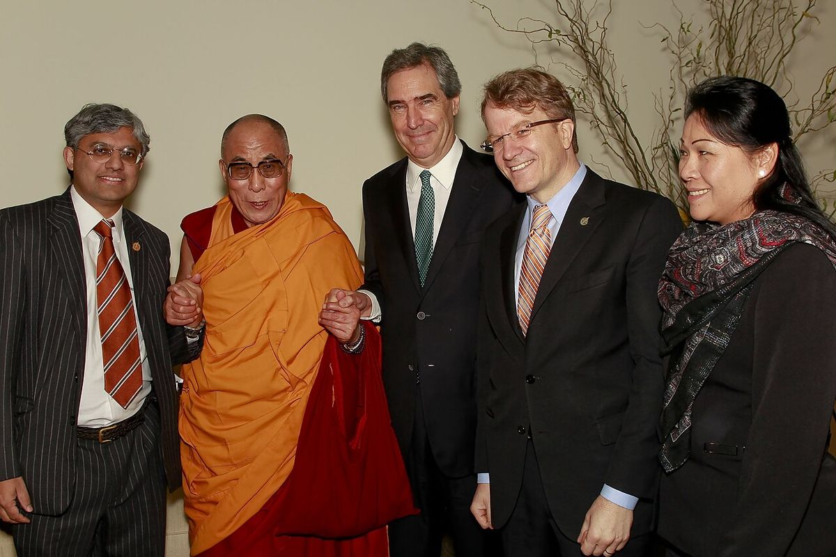 Visit by the Dalai Lama to the Tibetan Canadian Cultural Centre in Etobicoke (Toronto, Canmada). From left to right, starting at second left