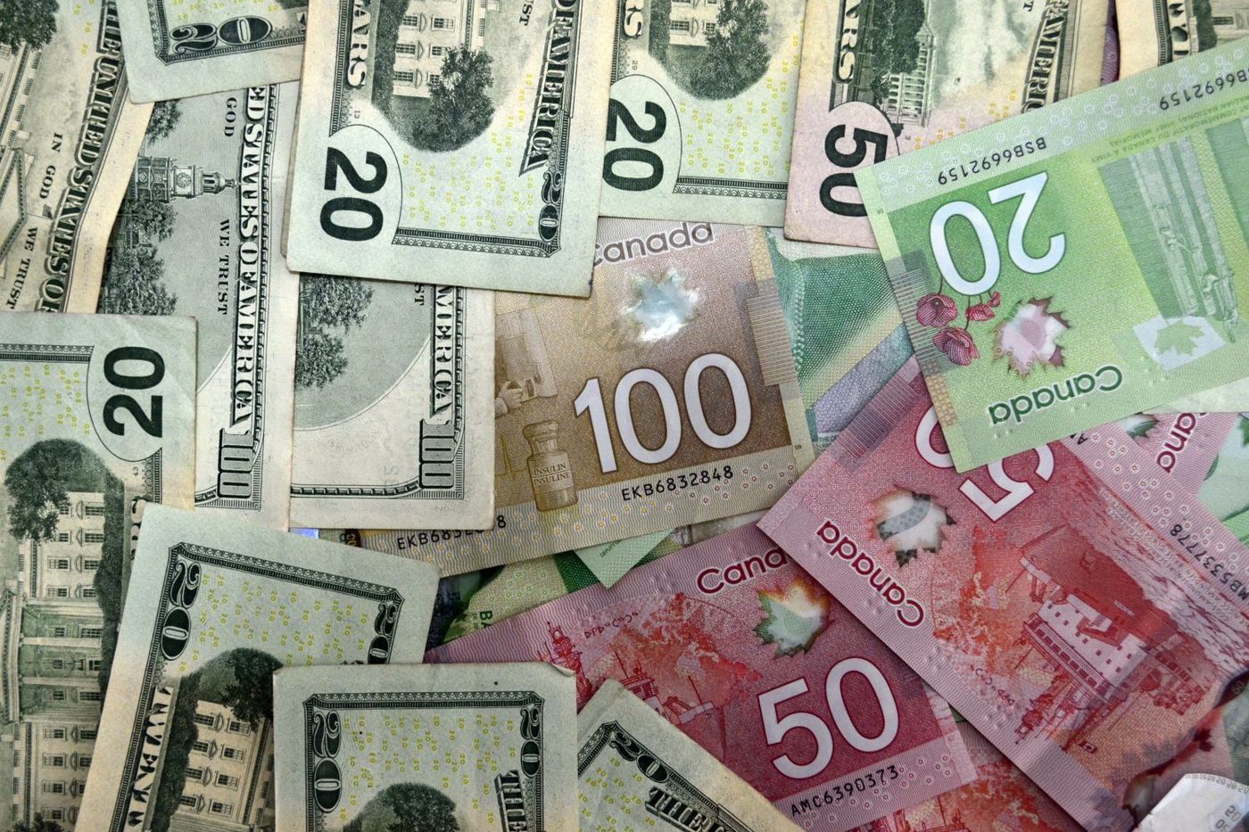The Best Ways to Convert Canadian Dollars into US Dollars | Prince of Travel