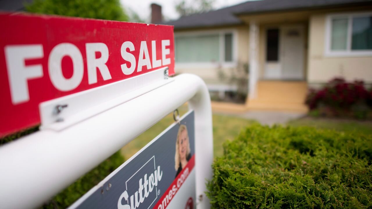 The fall real-estate update: Economists predict gradual rebound | CBC News