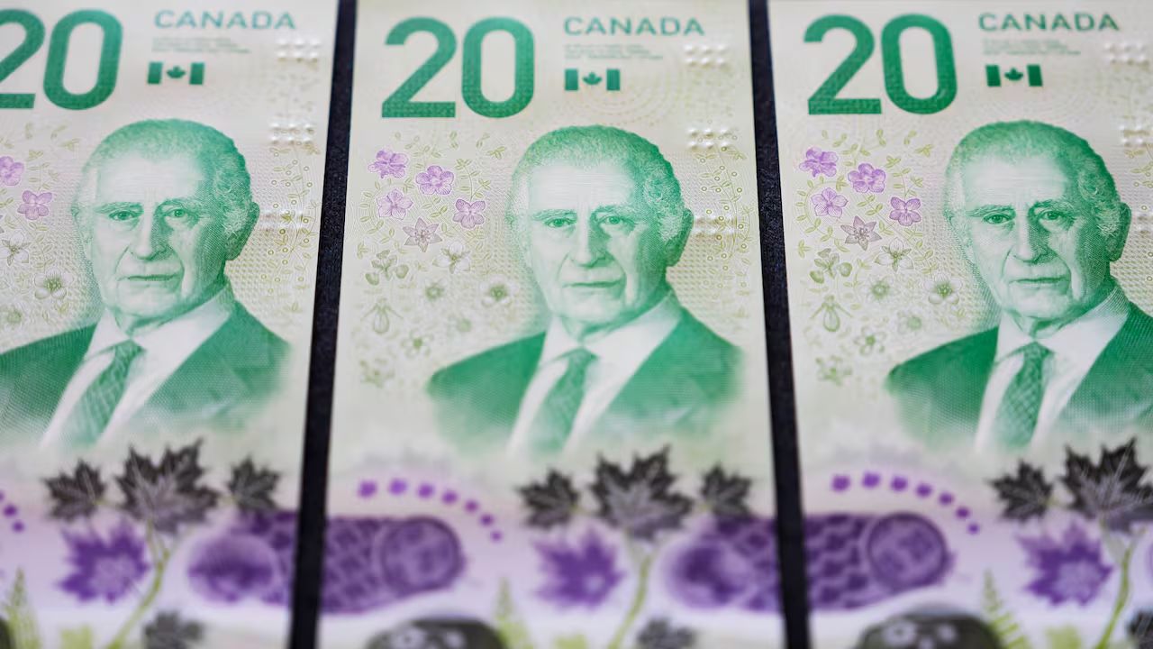 Bank of Canada unveils new vertical $20 bill featuring King Charles | CBC News