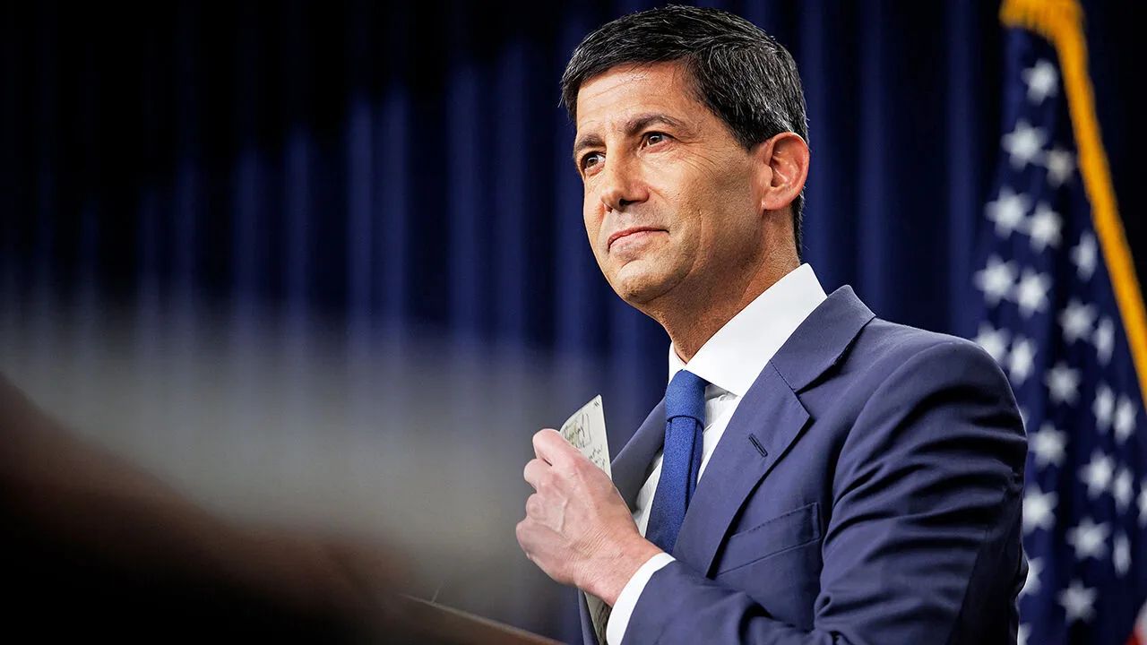 Kevin Warsh is struggling to escape his predecessor's problems