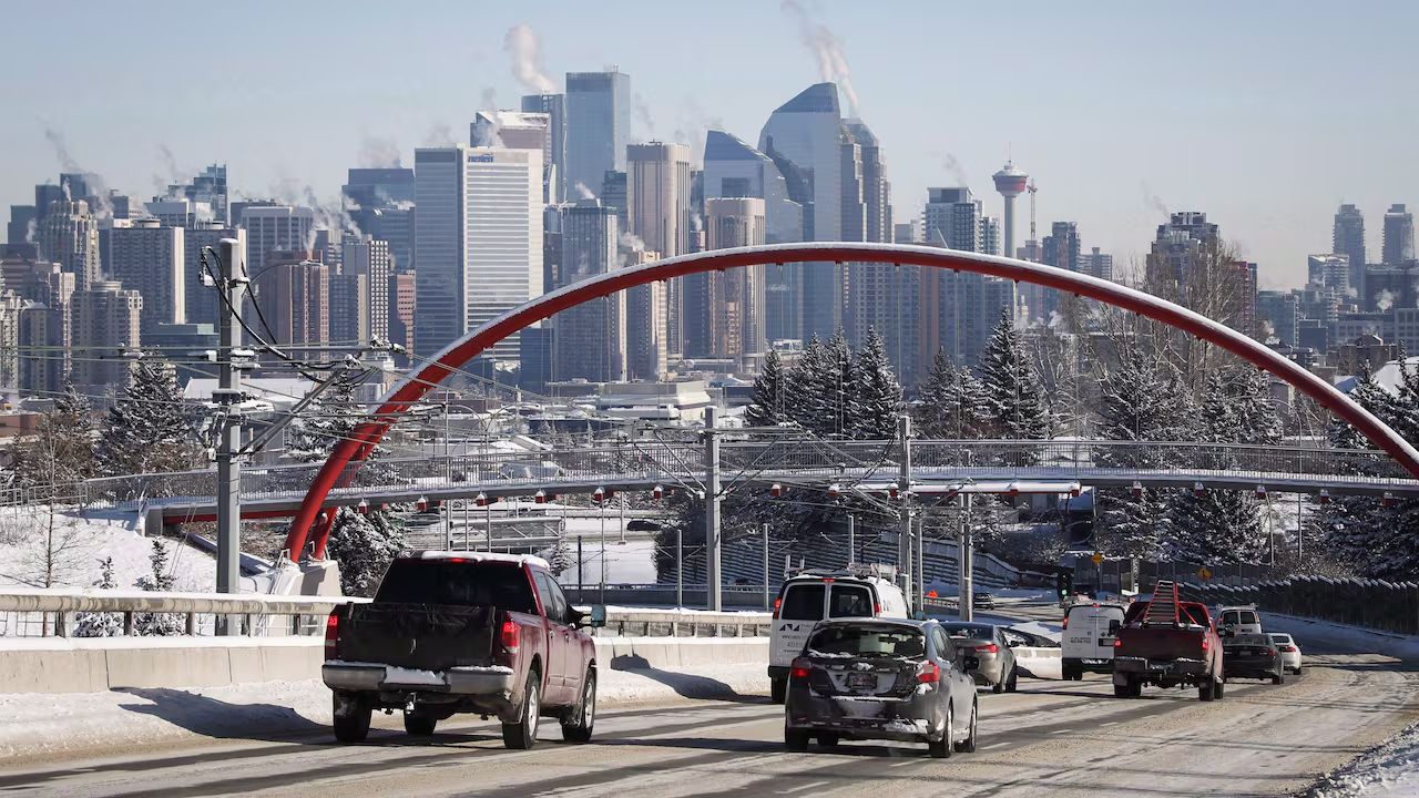 Red lights, Edmonton Trail and southbound workers: 3 questions about Calgary traffic answered | CBC News