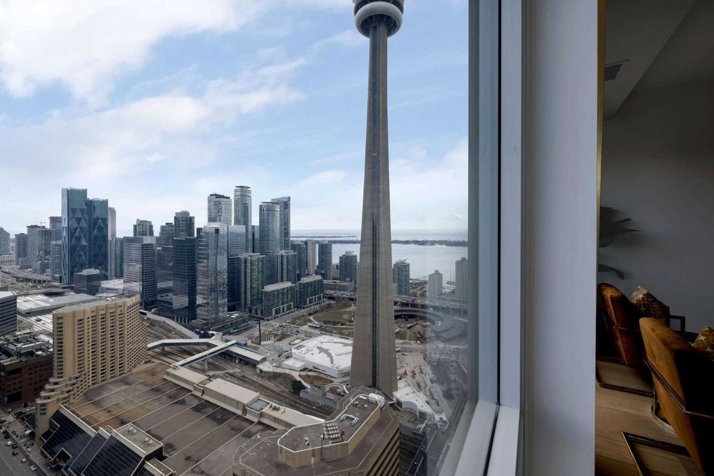 Skyline Royale Penthouse, Downtown Toronto, Cn Tower View, Balcony, Pool,  Hot Tub Toronto, Canada, book Apartment, 2026 Prices