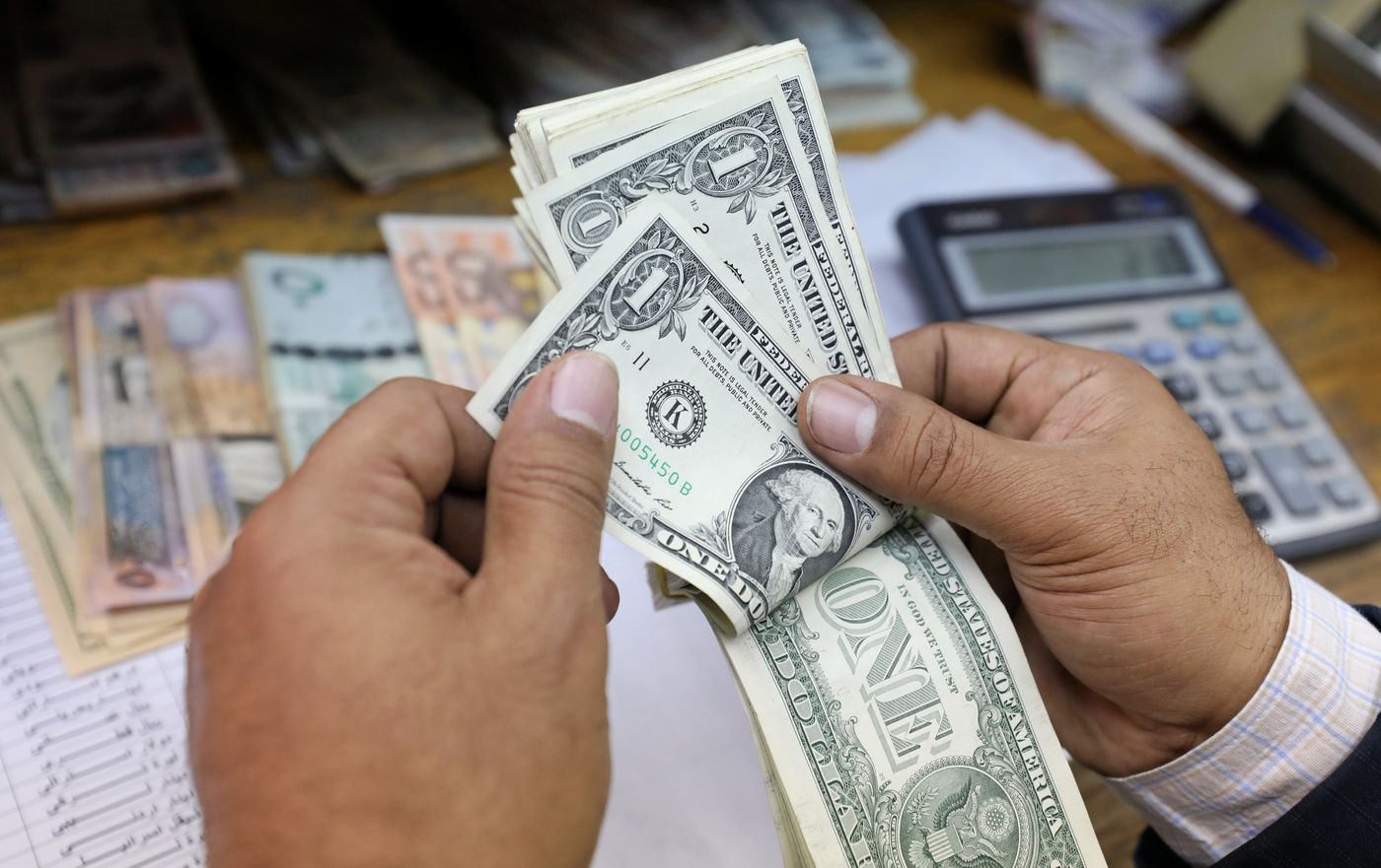Recent devaluation of Egyptian pound against US dollar normal, temporary:  banking pundit, Dailynewsegypt
