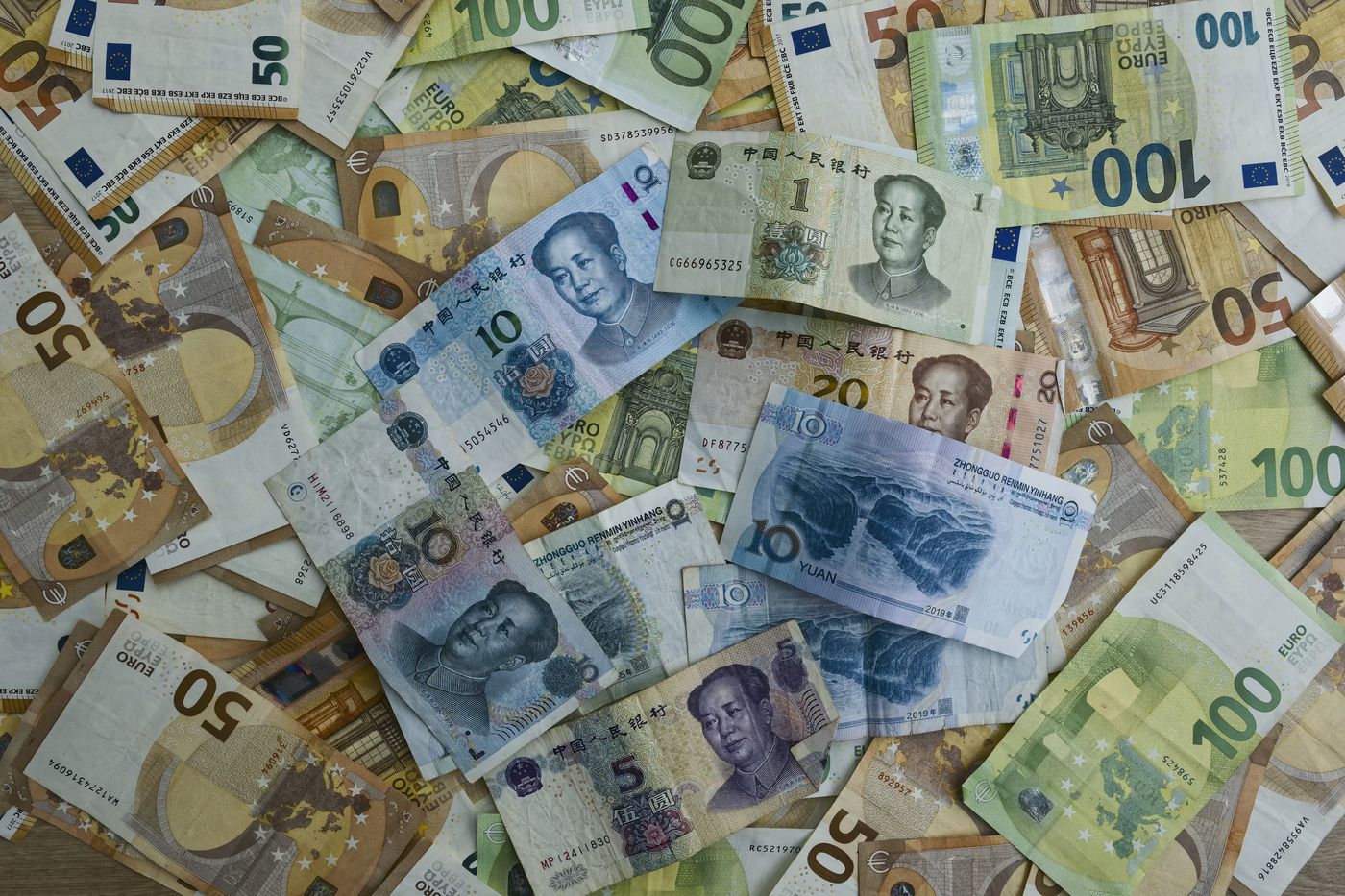Euro and chinese yuan banknotes scattered together, Free Photo on Unsplash