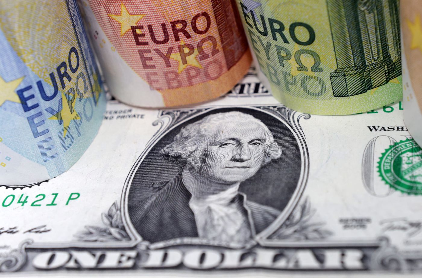 Dollar outshines euro, sterling amid European bank jitters | Reuters