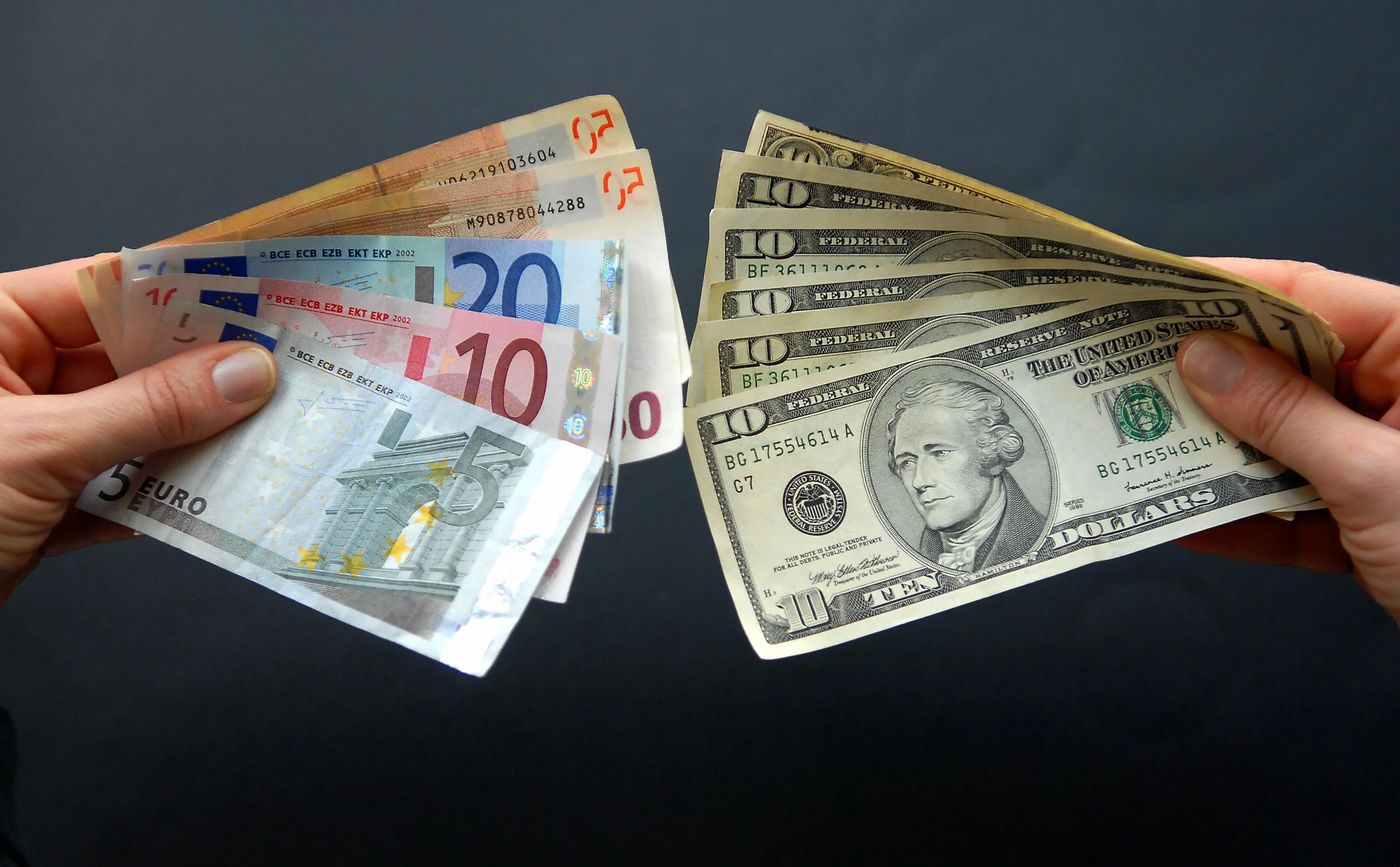 EUR/USD Euro Seen Sliding to 80 US Cents by Hedge Fund EDL, Bloomberg