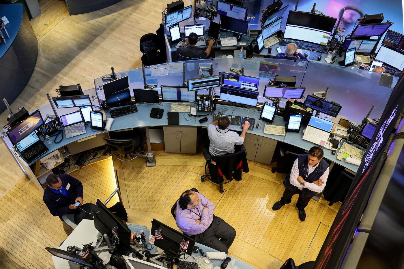 Global hedge funds ditch losing trades after failing to beat the MSCI,  Goldman Sachs says | Reuters