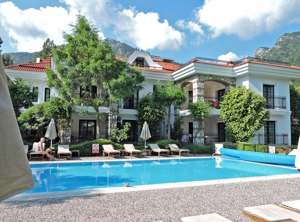 The Main Swimming Pool & Apartments, Holiday Property Bond… | Flickr