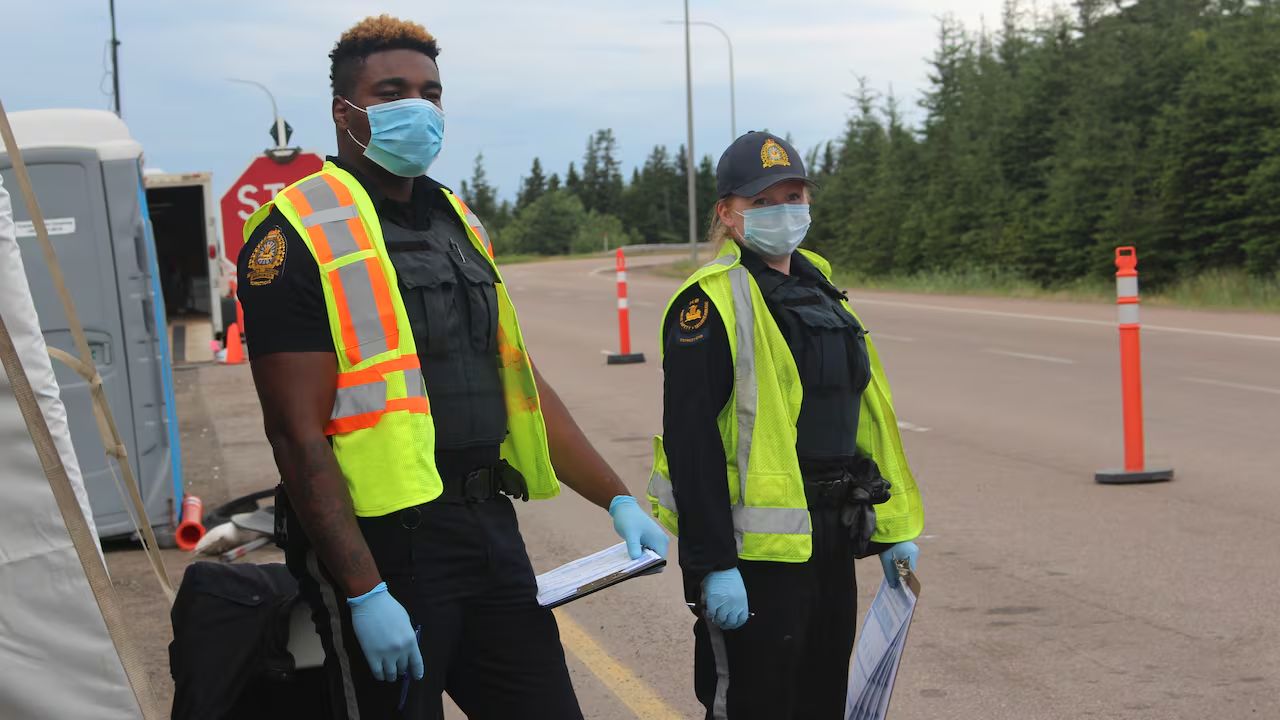How peace officers control who gets across New Brunswick borders | CBC News