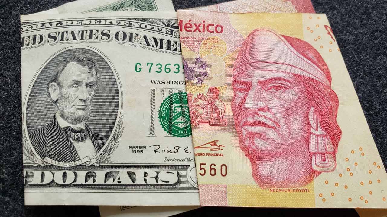 How to Trade USD/MXN Currency Pair: Strategies & Risks | Blueberry