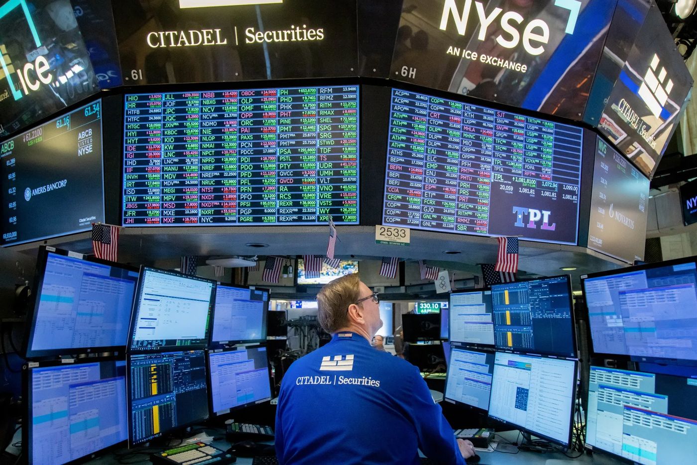 Coinbase, Robinhood Plan to Rewire Stock Trading the Crypto Way, Bloomberg