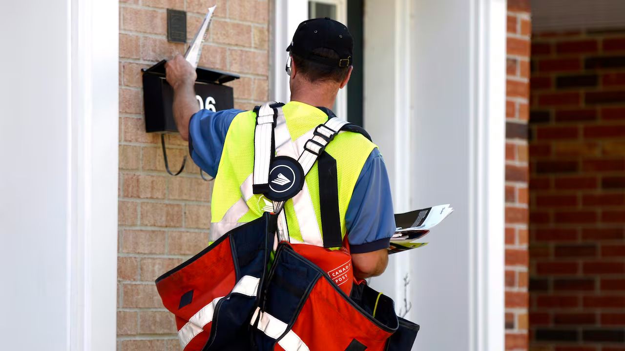 Postal workers can play a vital role in helping senior citizens: report |  CBC Radio