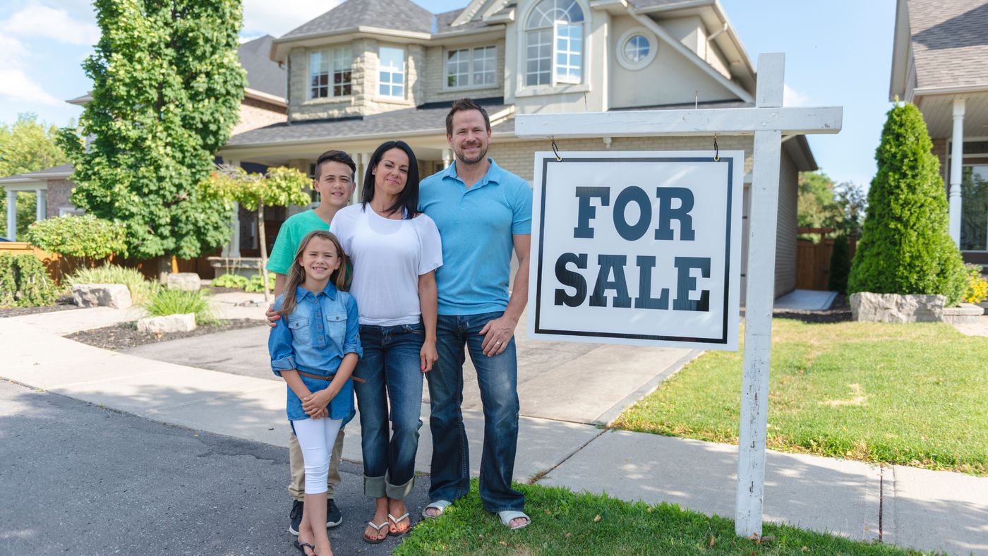 What a Real Estate Lawyer Does for Home Sellers in Ontario