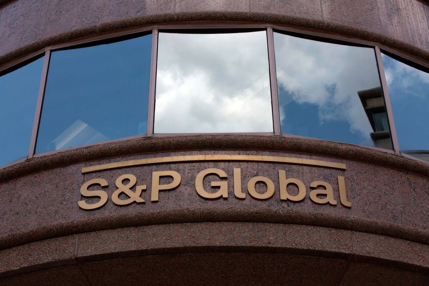 S&P Global's Shares Drop as Company Misses Profit Estimates, Bloomberg