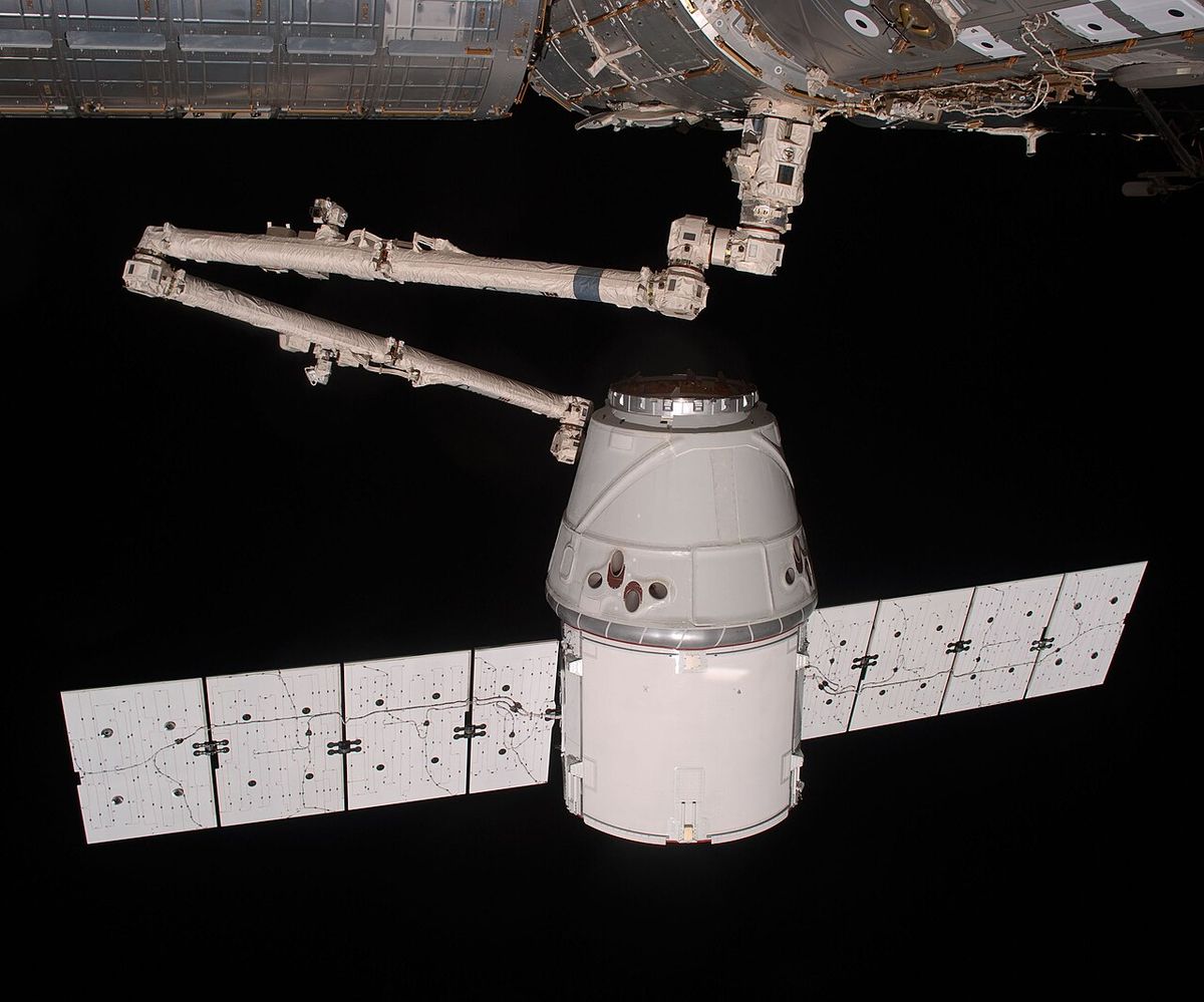 ISS031-E-070804 (25 May 2012) --- The SpaceX Dragon commercial cargo craft is grappled by the Canadarm2 robotic arm at the International Spa
