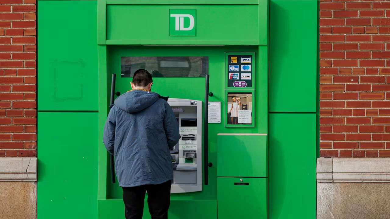 Another bricks and mortar bank to close in northwestern Ontario amid region-wide trend | CBC News
