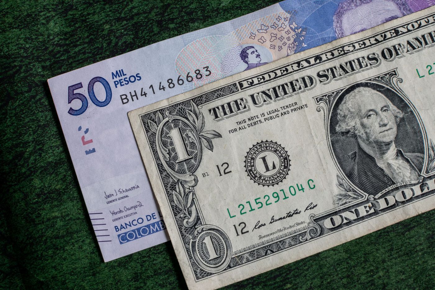Peso colombiano el tercero más fuerte del mundo por caída del dólar, ¿qué  precios bajarán?