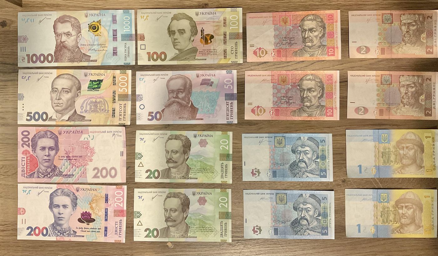Complete set of current Ukrainian Hryvnia banknotes (1-1000) +  Commemorative War note. : r/Banknotes